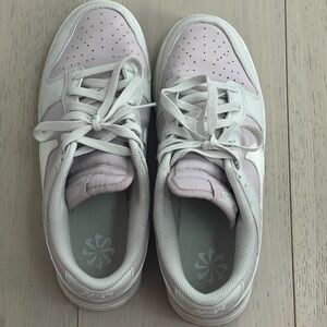 Nike Women's purple and White Sneakers